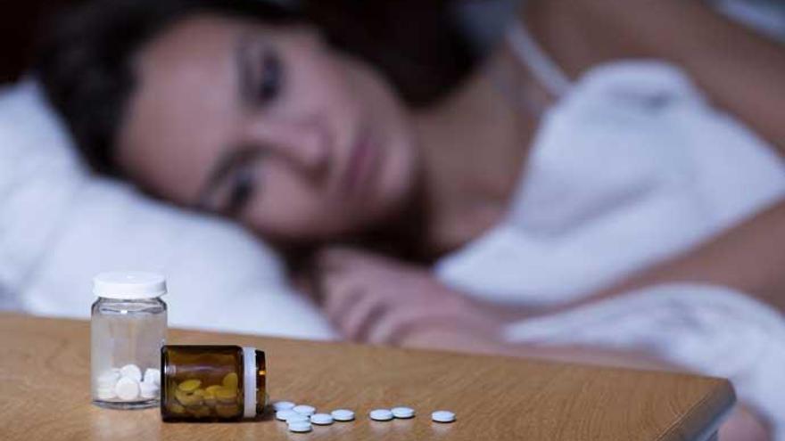 Conoce los riesgos y efectos secundarios de las pastillas para dormir -  Levante-EMV