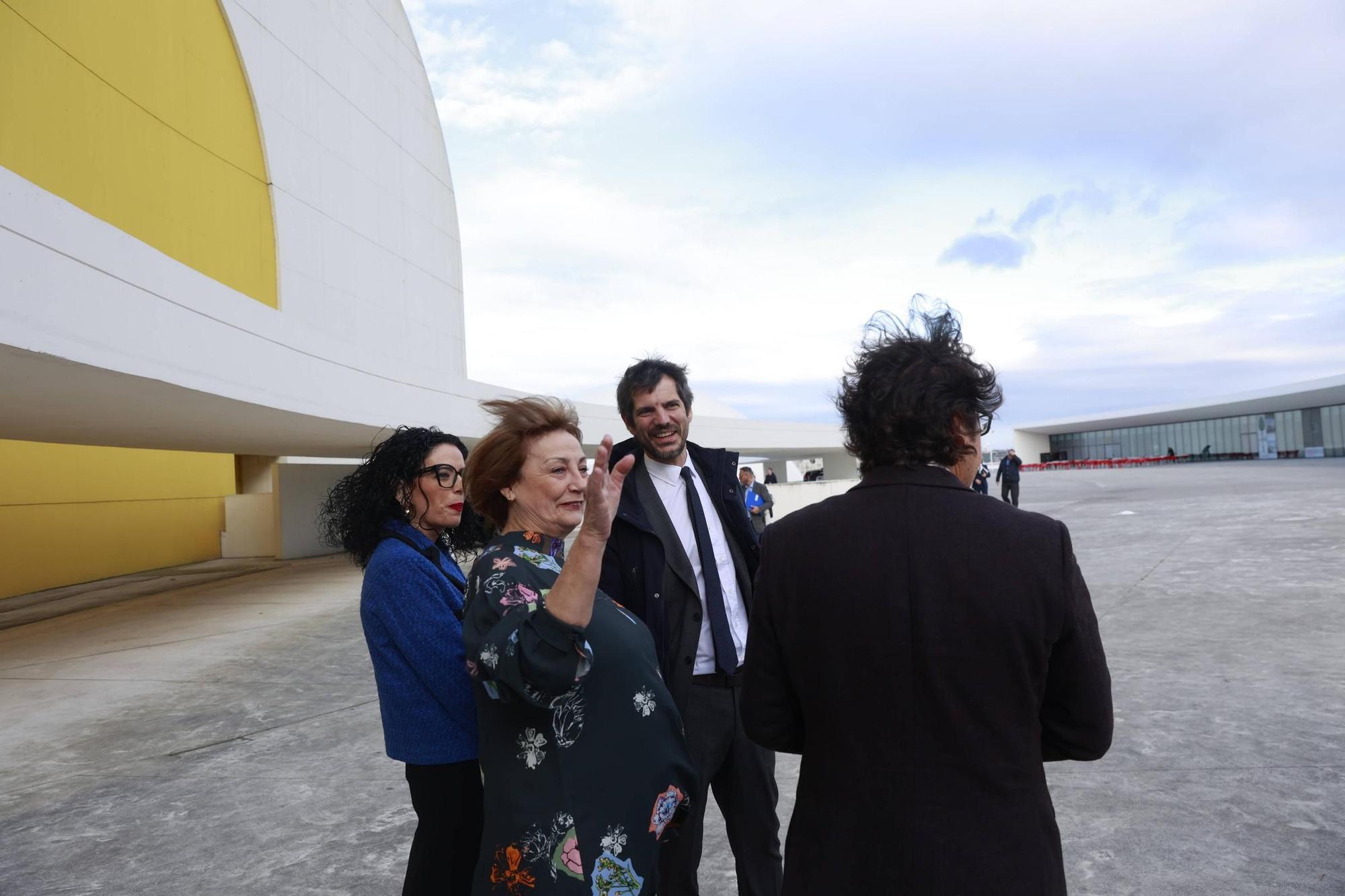 EN IMÁGENES: Así fue la visita del ministro de Cultura, Ernest Urtasun, a Avilés