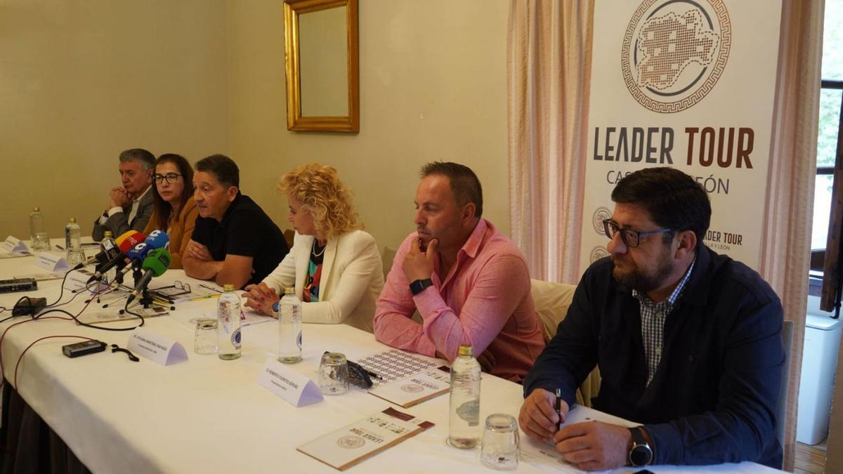 Responsables de Grupos de Acción Local de la provincia en la presentación de una iniciativa.