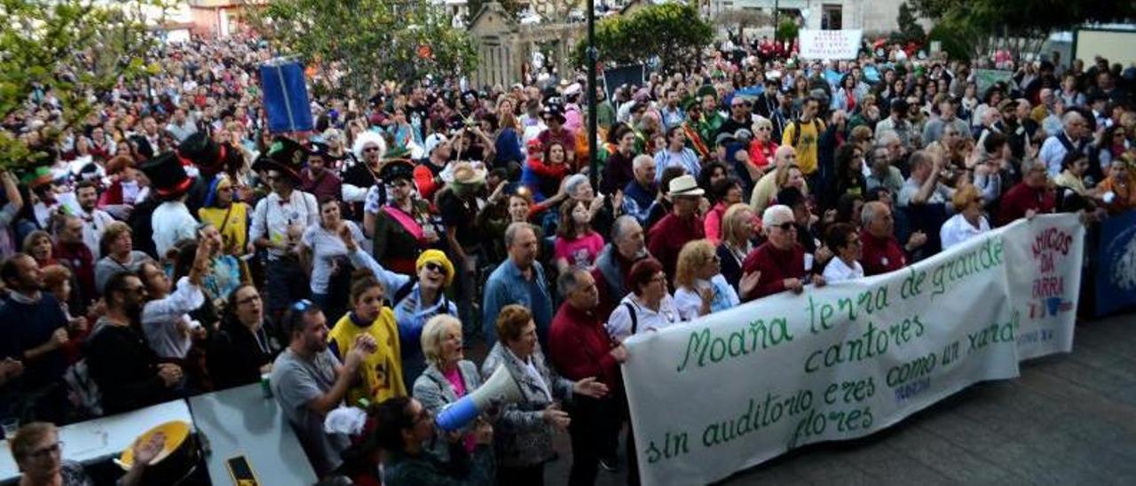 Más de 4.000 personas y decenas de colectivos tomaron las calles moañesas en marzo de 2019 para exigir un auditorio.   | GONZALO NÚÑEZ