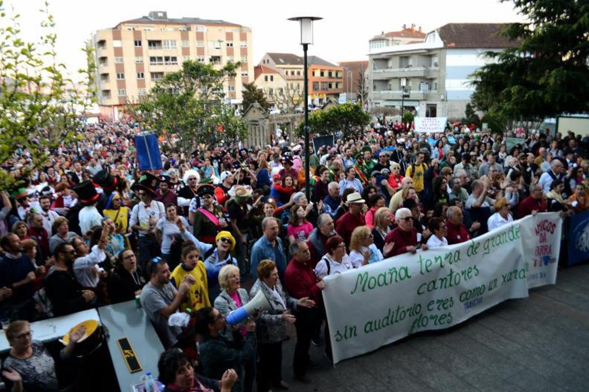 Más de 4.000 personas y decenas de colectivos tomaron las calles moañesas en marzo de 2019 para exigir un auditorio.   | GONZALO NÚÑEZ