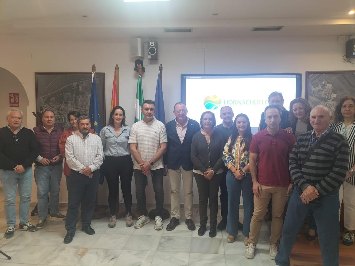 Participantes en la presentación de la campaña turística de Hornachuelos.
