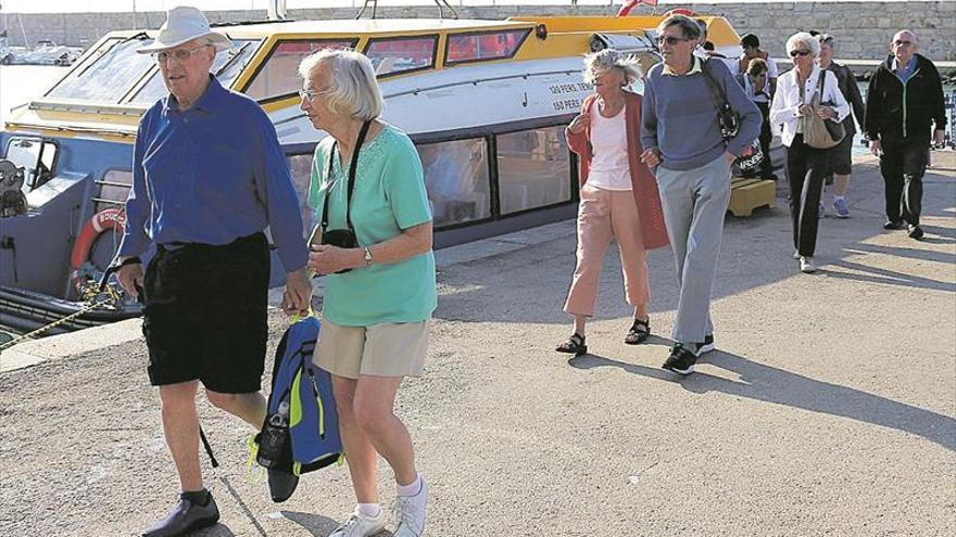Peñíscola recibe a 600 turistas en el segundo crucero en siete meses