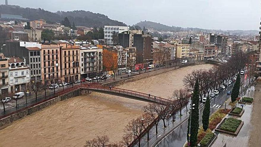 Girona, sota l&#039;amenaça de desbordament  del riu Onyar