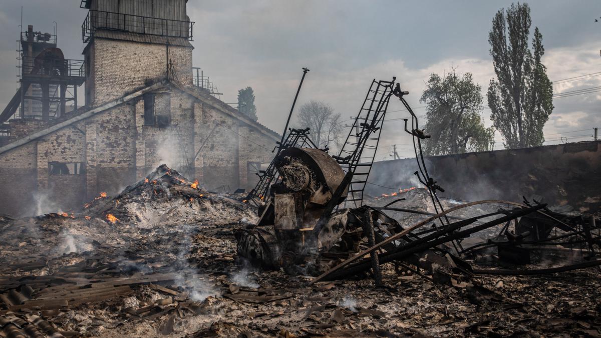 Destrozos por los bombardeos rusos en Siversk, en el Donbás.