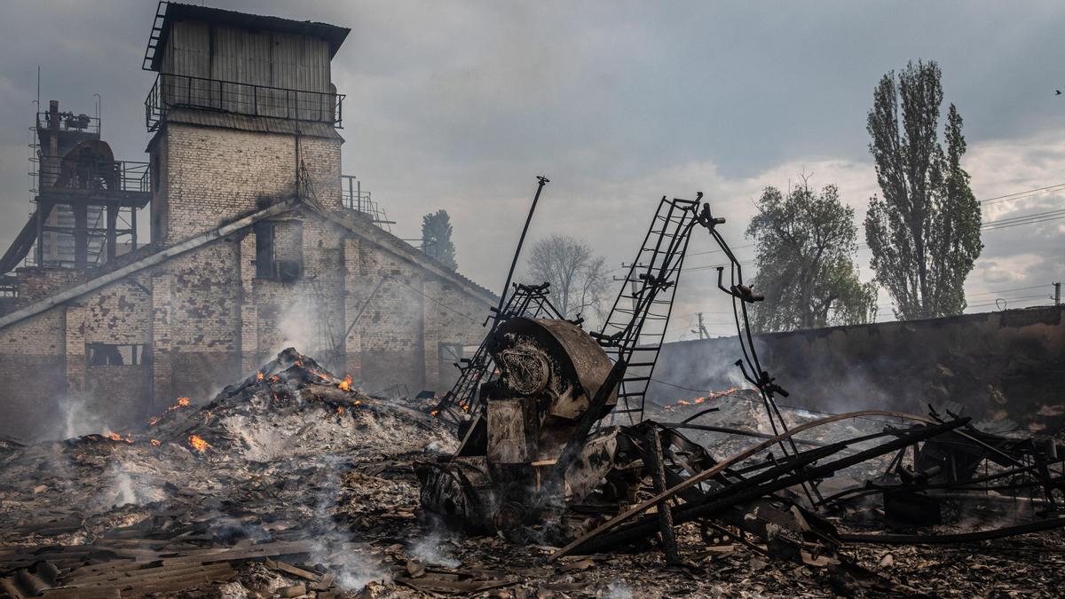 Destrozos por los bombardeos rusos en Siversk, en el Donbás.