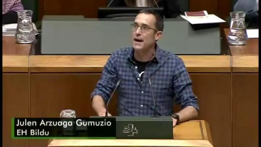 Un diputado de EH Bildu llama "nazis" y "asquerosos" a los representantes de la Policía y Guardia Civil