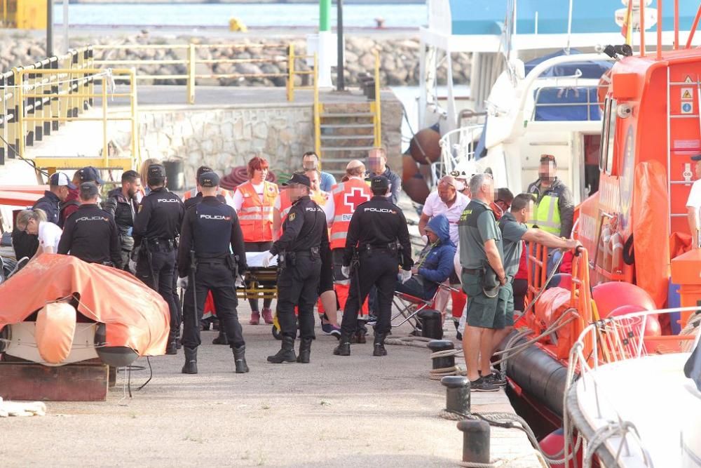 Llegan 6 personas rescatadas en una patera a Cartagena