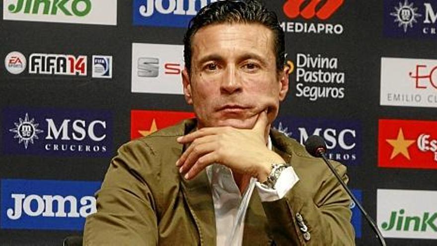 Amadeo Salvo pidió &quot;respeto al club y al entrenador&quot;