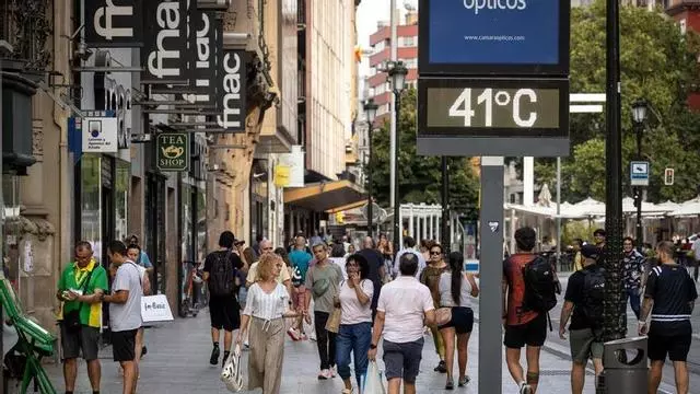 Vídeo | Zaragoza se enfrenta a la tercera ola de calor del verano