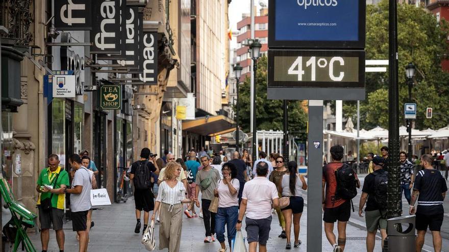 Vídeo | Zaragoza se enfrenta a la tercera ola de calor del verano