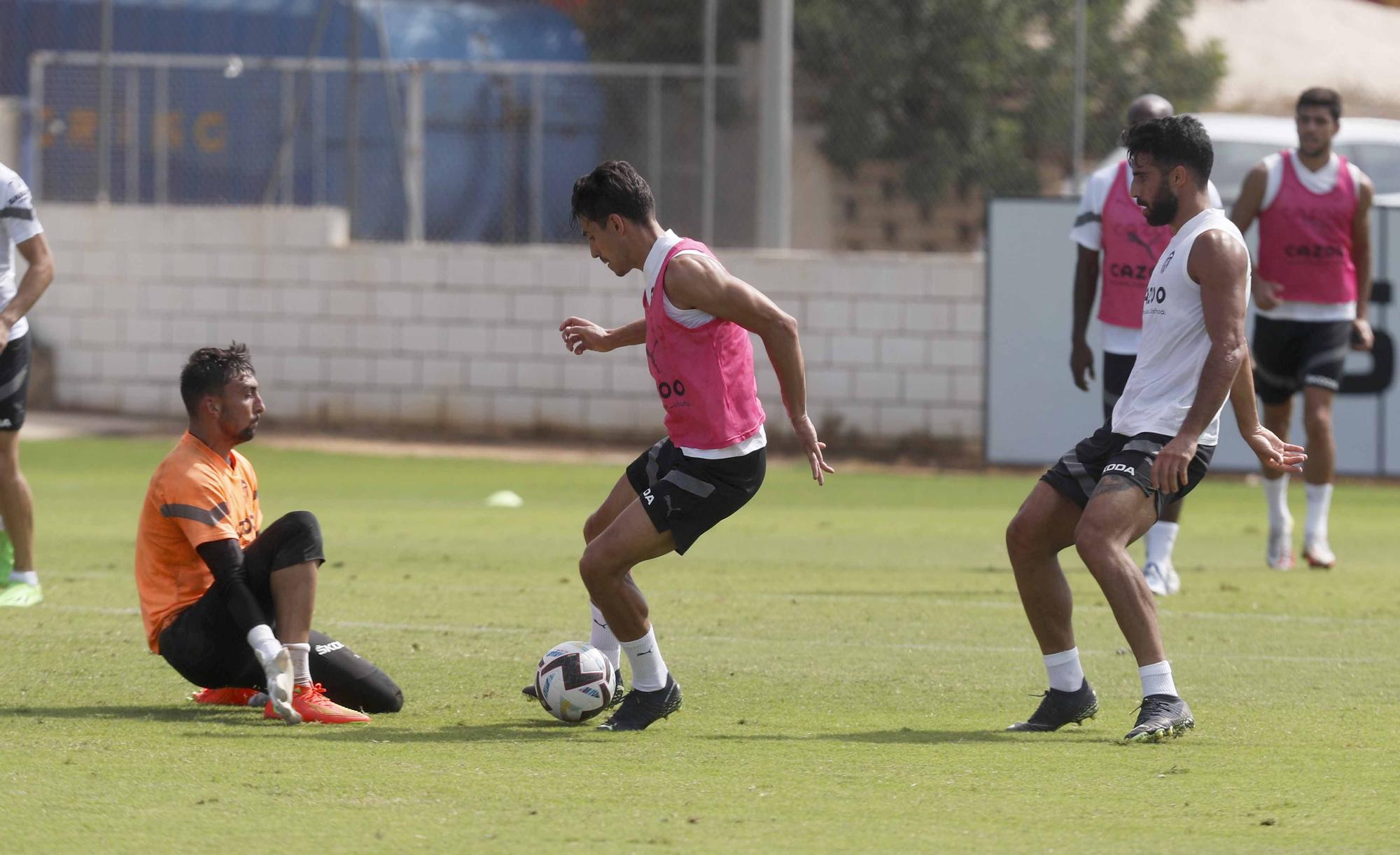 Entrenamiento del Valencia con Herrerín