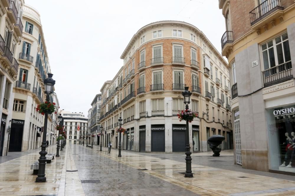 Calles vacías e inhóspitas en lo que era un Centro de Málaga bullicioso y lleno de actividad.