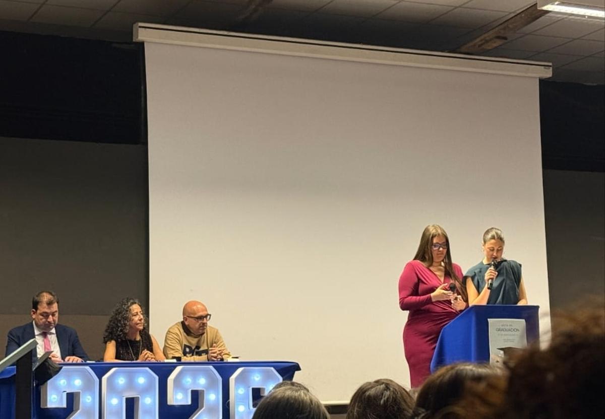 Un instante de la graduación del IES Arzobispo Valdés de Salas.