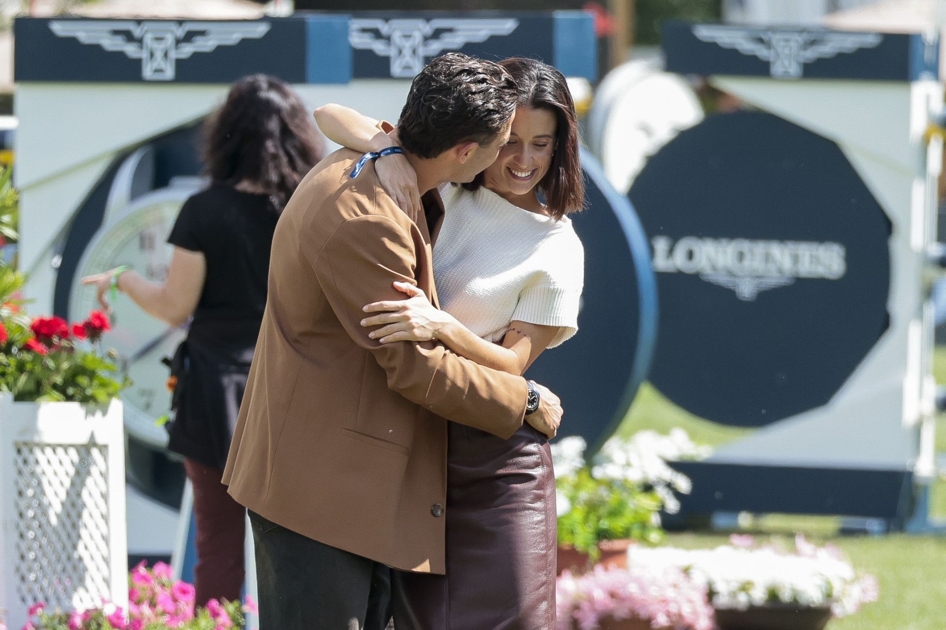 María Pedraza y Jason Fernández, puro amor y complicidad en un evento en Madrid.