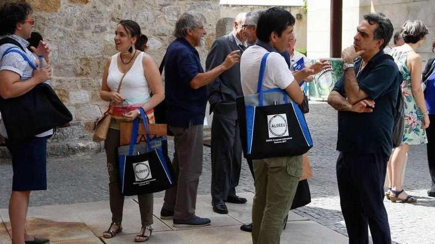 Participantes en el congreso, minutos antes de la inauguración oficial de la asamblea.