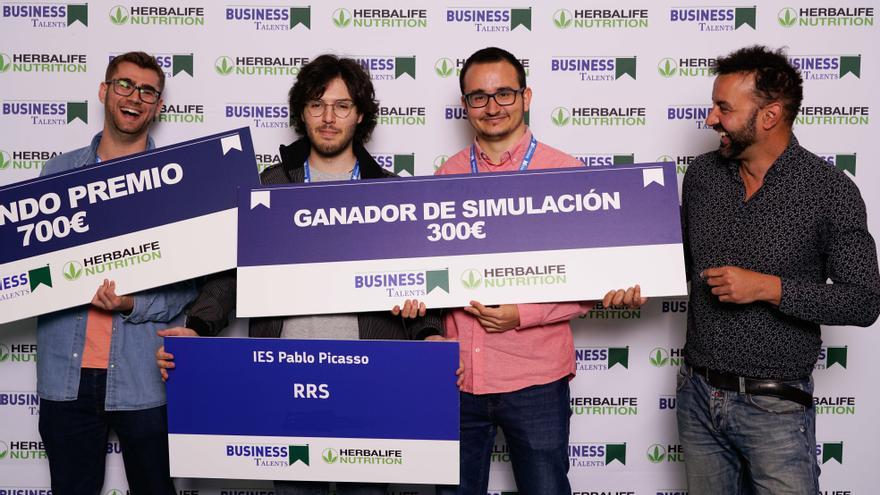 Los jóvenes Javier de la Torre, Jonathan Ruiz y Pablo Jiménez, alumnos del IES Pablo Picasso de Málaga.