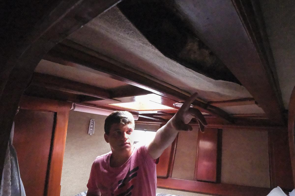 Una familia víctima de estafa vive en un barco abandonado en Las Palmas de Gran Canaria