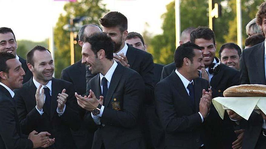 Los jugadores de la selección española,a  su llegada a Gniewino.