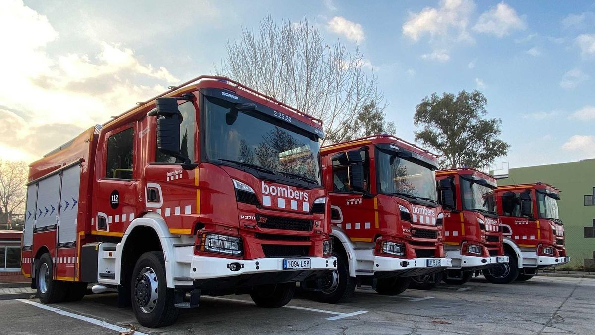 Diversos vehicles dels Bombers de la Generalitat, en una imatge d'arxiu.