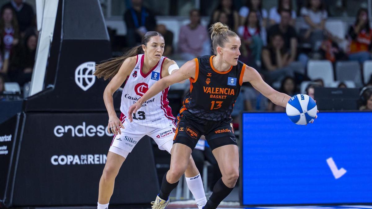 Helena Pueyo hace la de Fiebich y cambia el Casademont Zaragoza por el Valencia Basket