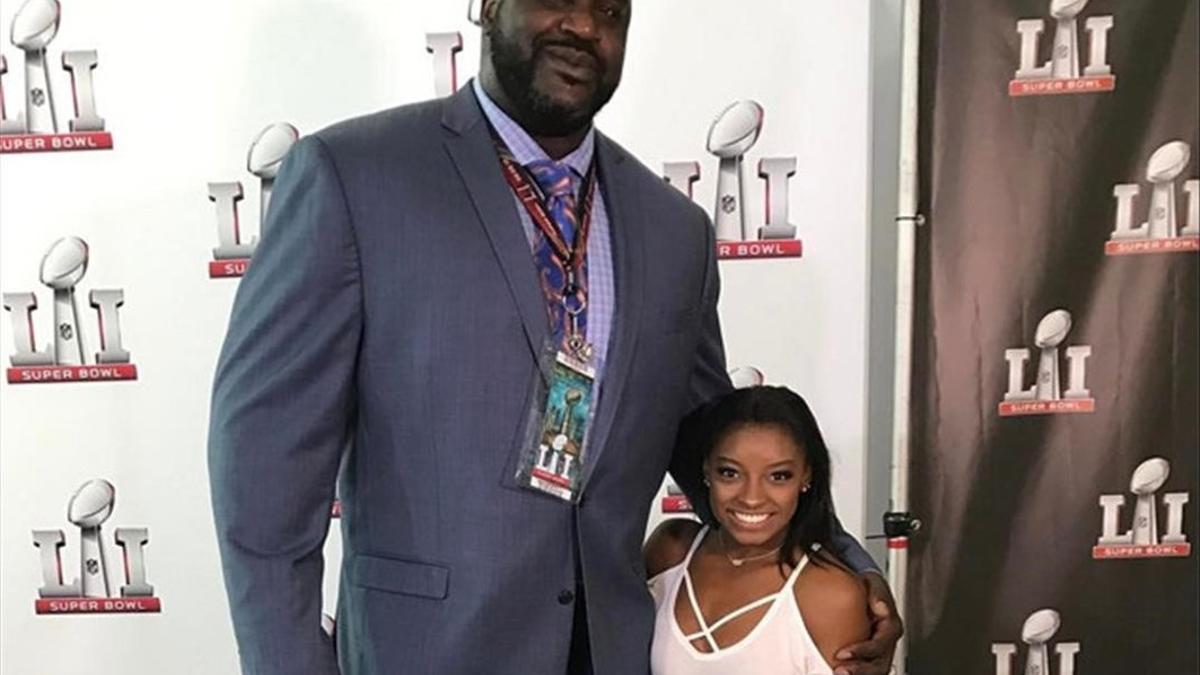 Shaquille O'Neal y Simone Biles, en la Super Bowl.