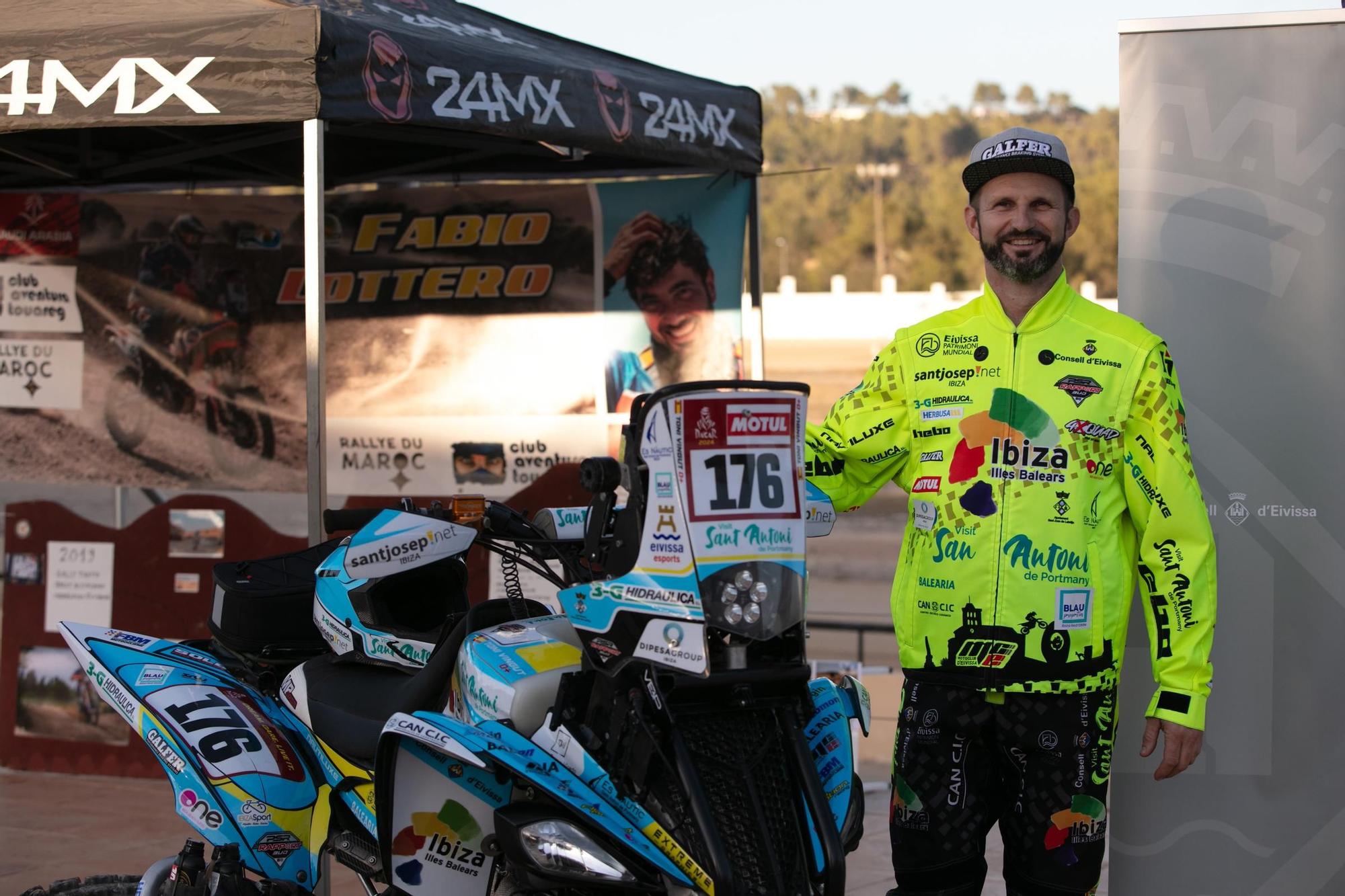 Descubre las fotos de la presentación de los corredores del Dakar en el hipódromo de Sant Rafel