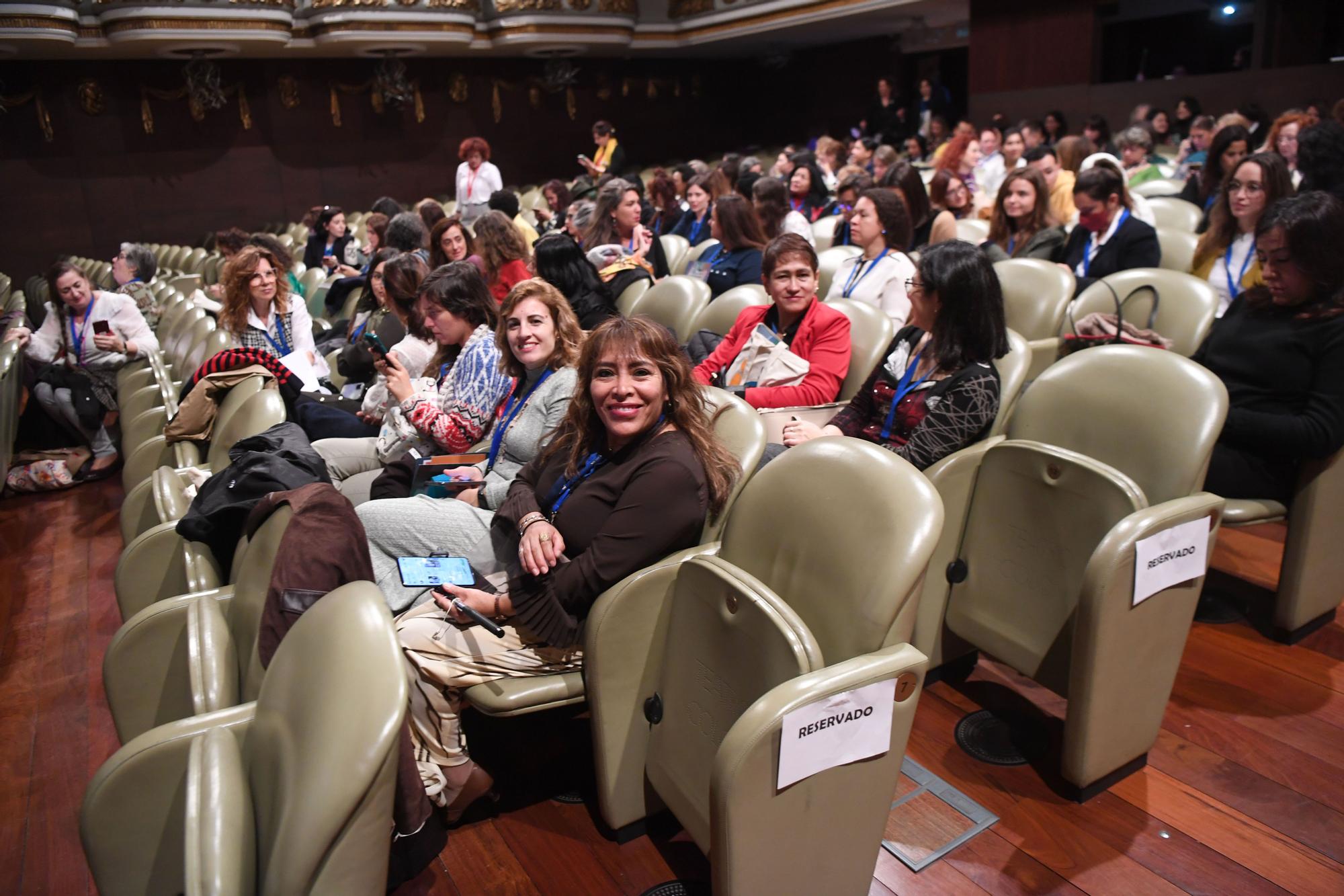 Encuentro 'Emprendedoras y desarrollo sostenible' en el teatro Colón