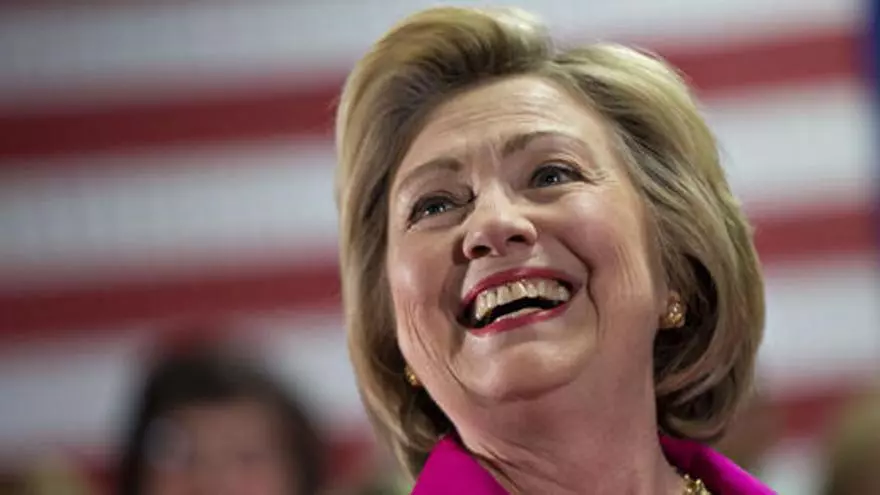 Hillary Clinton promete investigar los OVNIS si obtiene la presidencia
