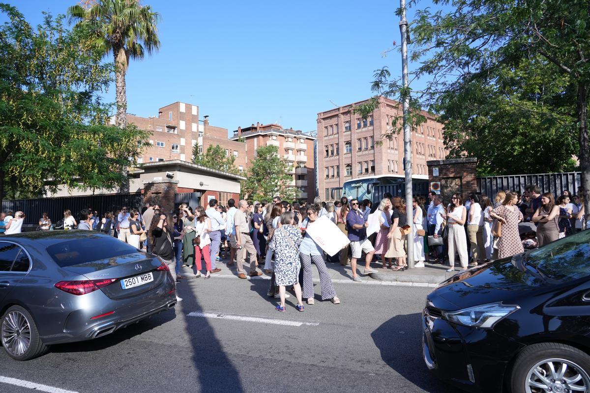 Familias del colegio de las Teresianas de Ganduxer protestan contra el proyecto de nuevo museo de Gaudí