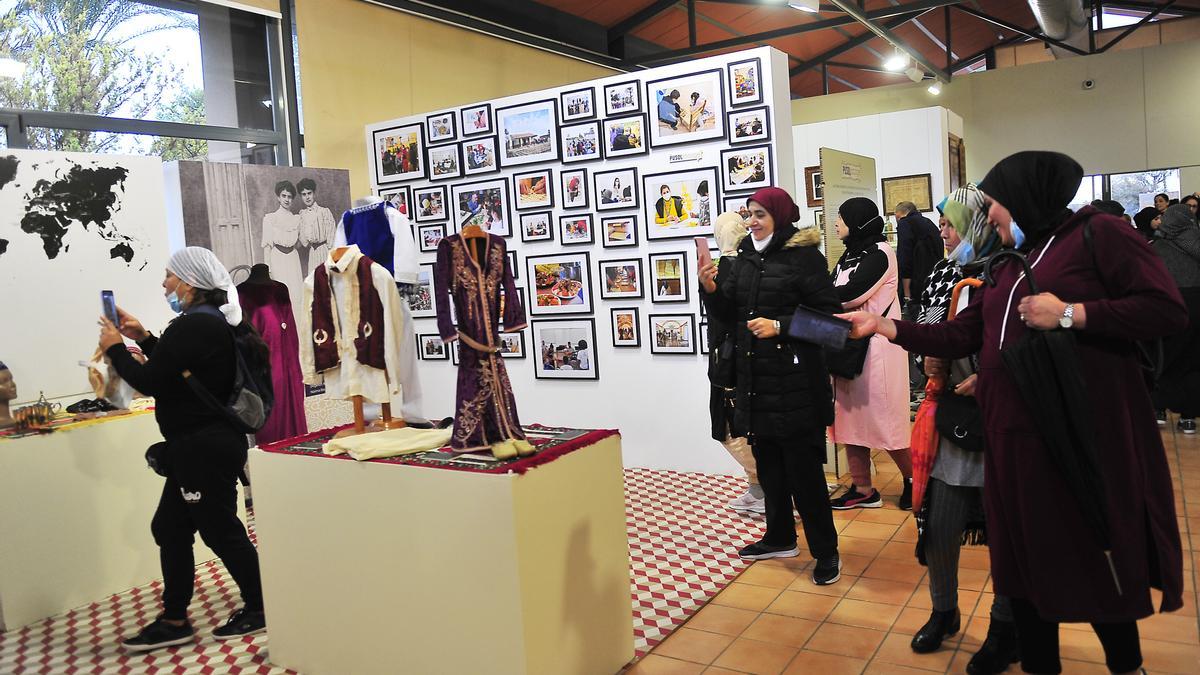 Nueva exposición en el Museo Escolar de Pusol de Elche con la colaboración de Elche Acoge