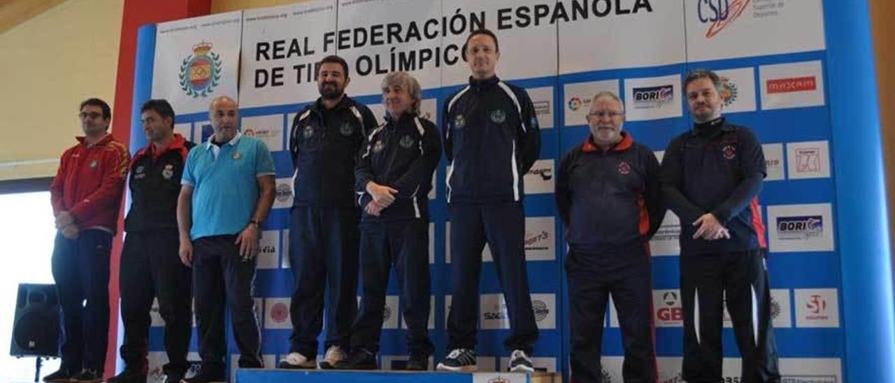 En la foto, en el centro, de izquierda a derecha, Andrés Martínez Friera, Ignacio Fernández Fano y Martín Castro Masaveu, equipo del Principado que consiguió la medalla de oro.