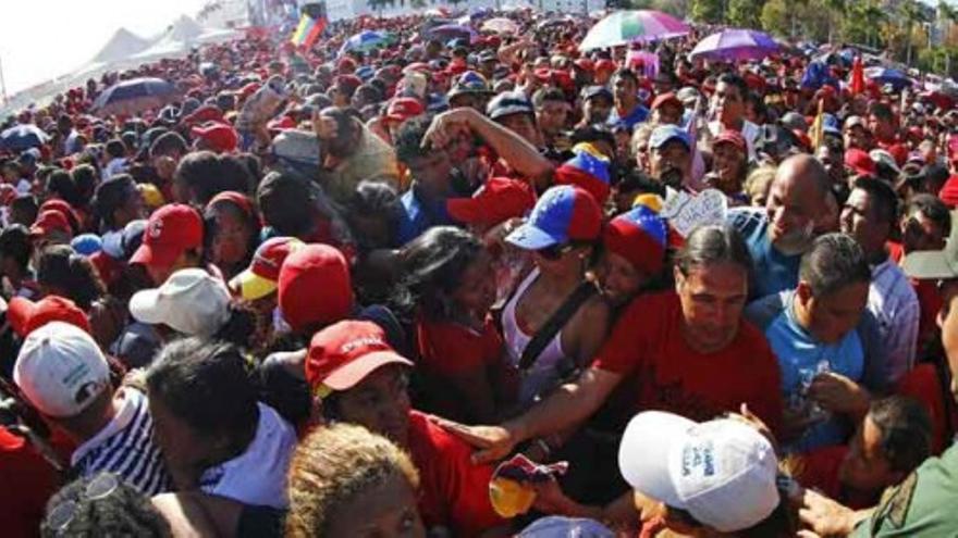 Cientos de miles de venezolanos despiden a Chávez