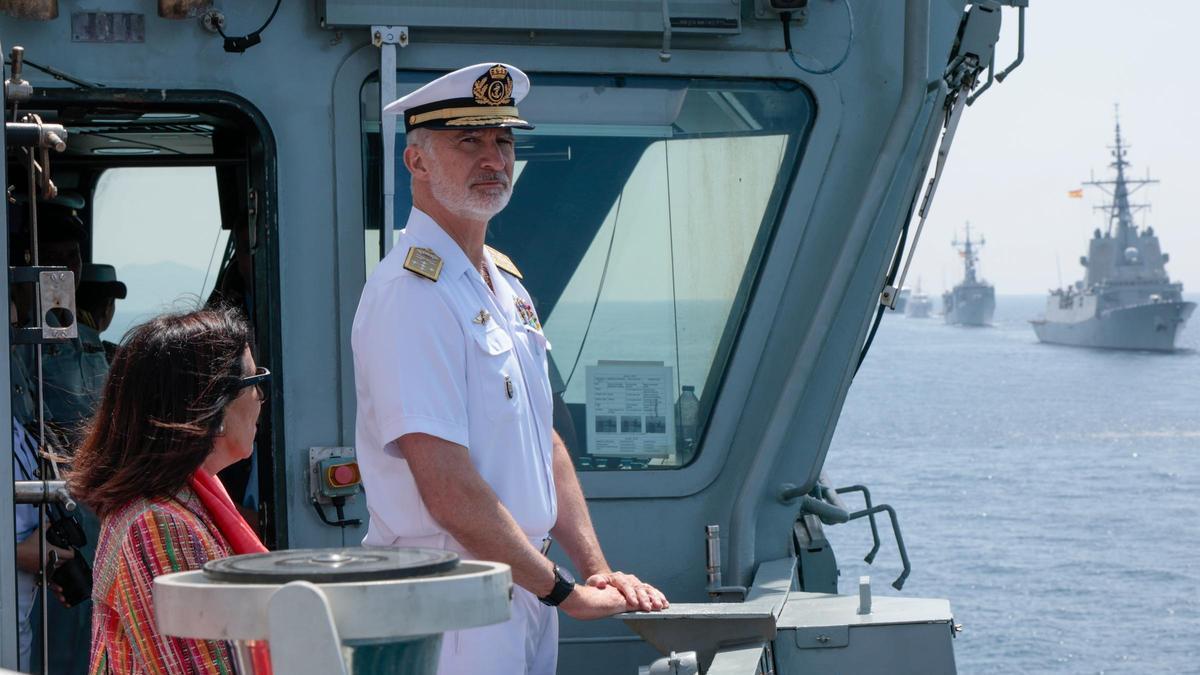 Samil se convierte en campo de batalla: así han sido la Revista Naval y la demostración de capacidades de los Ejércitos presididos por el Rey