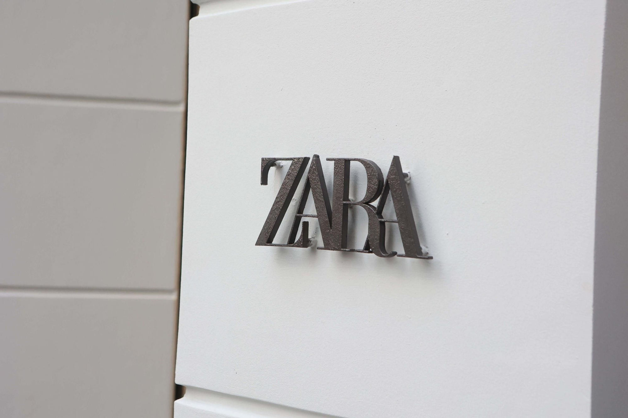 Reinauguración de la primera tienda de Zara: un homenaje a la Marina y una colección exclusiva