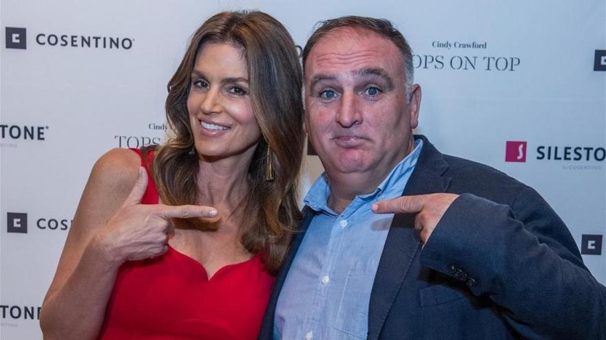 Cindy Crawford y José Andrés, en la cocina