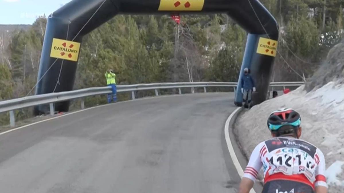 Esteban Chaves a un km de ganar la etapa reina de la Volta a Catalunya