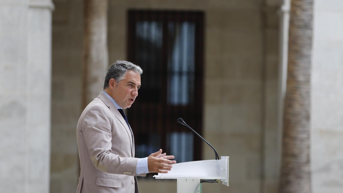 Elías Bendodo preside la inauguración de la sala Eugenio Chicano del Museo de Málaga.