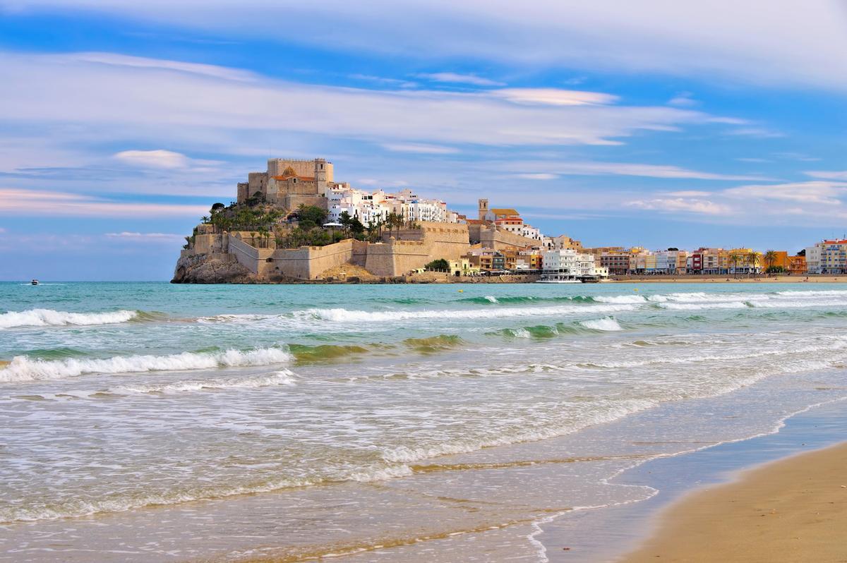 Una ciudad fortificada que parece flotar en medio del mar