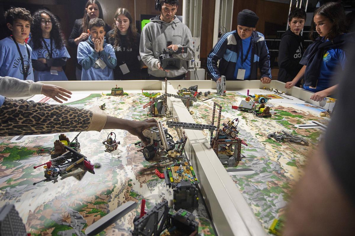 Girona Escola Politècnica Superior de la UdG First Lego League Robòtica Girona Escola Politècnica Superior de la UdG First Lego League Robòtica