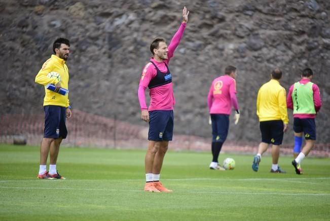 Entrenamiento de la UD Las Palmas en Barranco ...