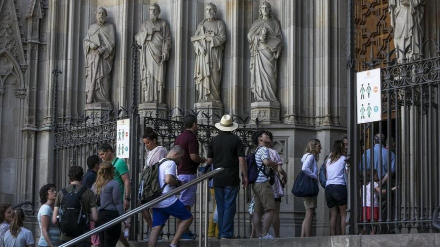 El centro gana afluencia local pero sus negocios sufren el efecto del 17-A