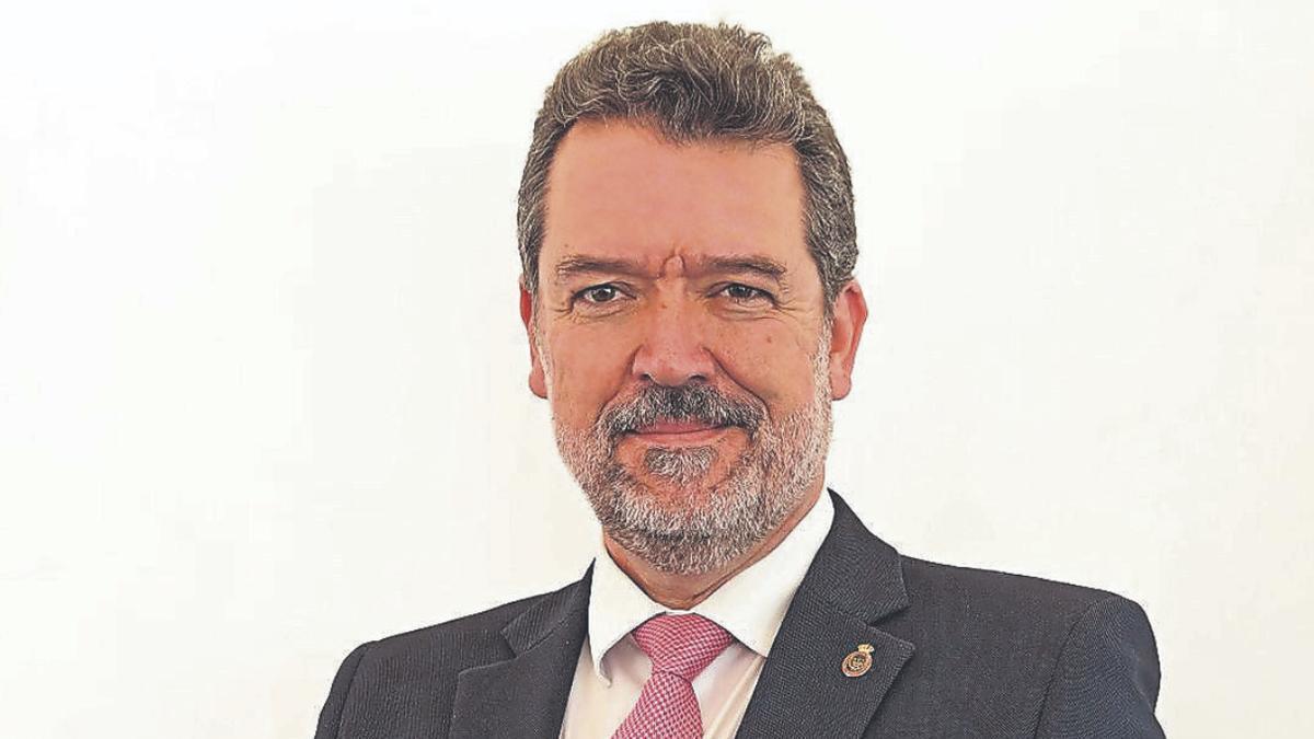 El decano del Colegio de Ingenieros Técnicos Industriales de Santa Cruz de Tenerife, Antonio Miguel Rodríguez