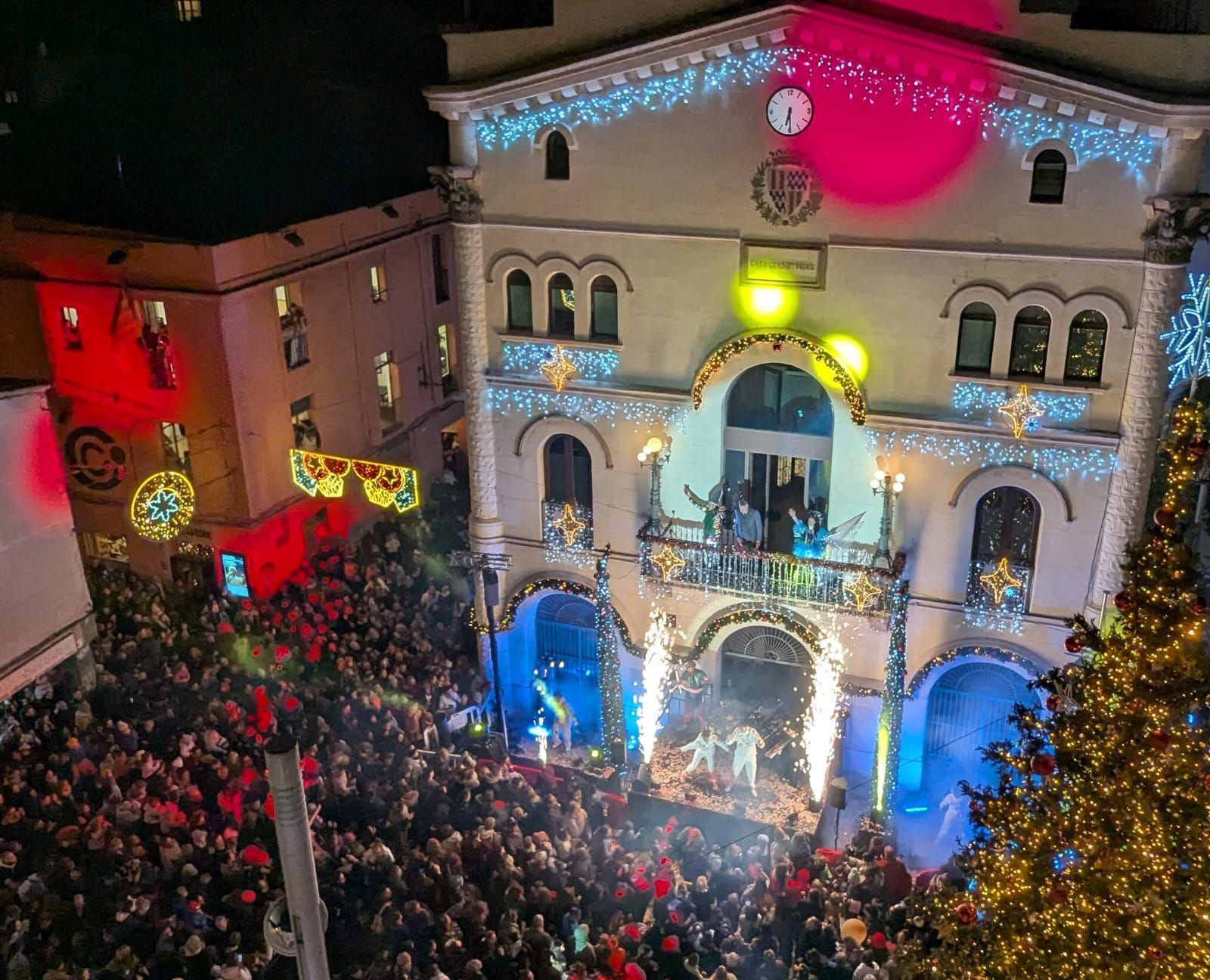 Encendido de las luces y del árbol de Navidad de la plaza de la Vila de Badalona