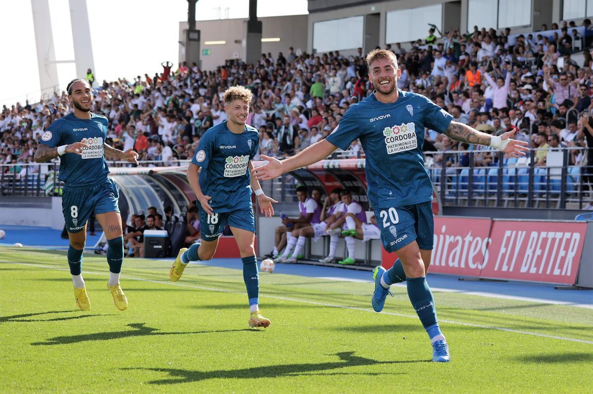 Antonio Casas celebra el gol anotado para el Córdoba CF en el Alfredo Di Stéfano.