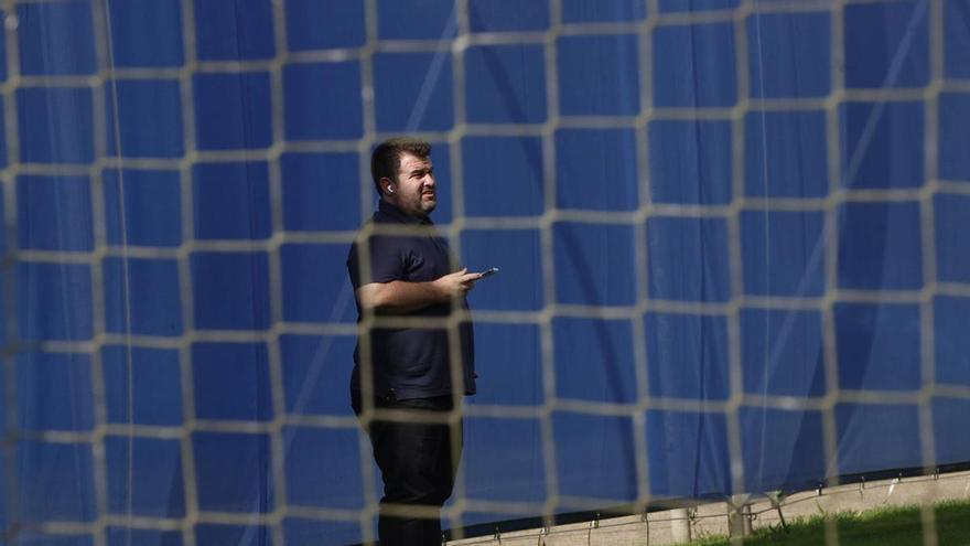 El Oviedo regresa al trabajo: David Fernández, muy pendiente del teléfono, una novedad y una incógnita para Burgos