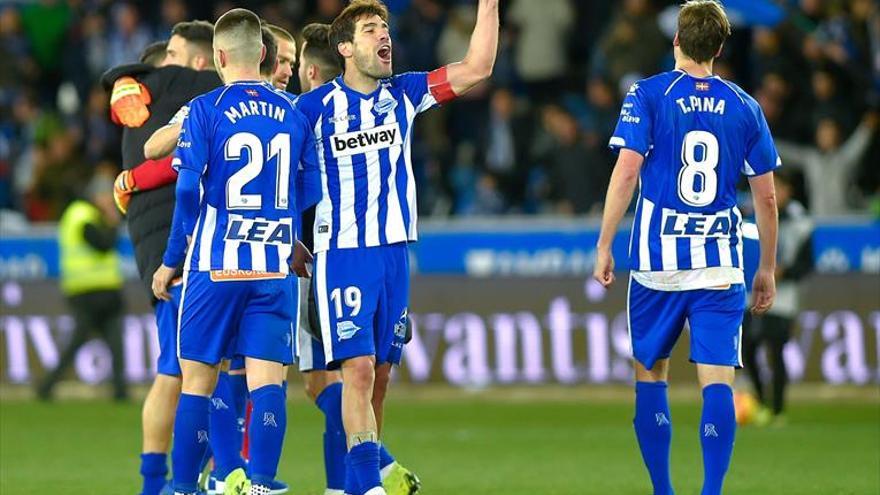 El Alavés se vale de pegada para remontar ante el Valencia