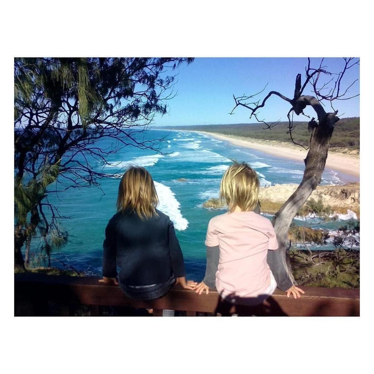 Los gemelos, Sasha y Tristan, en Strad Broke Island (Australia)