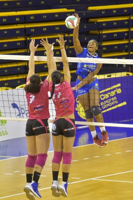 Partido de voleibol femenino entre IBSA y Haris