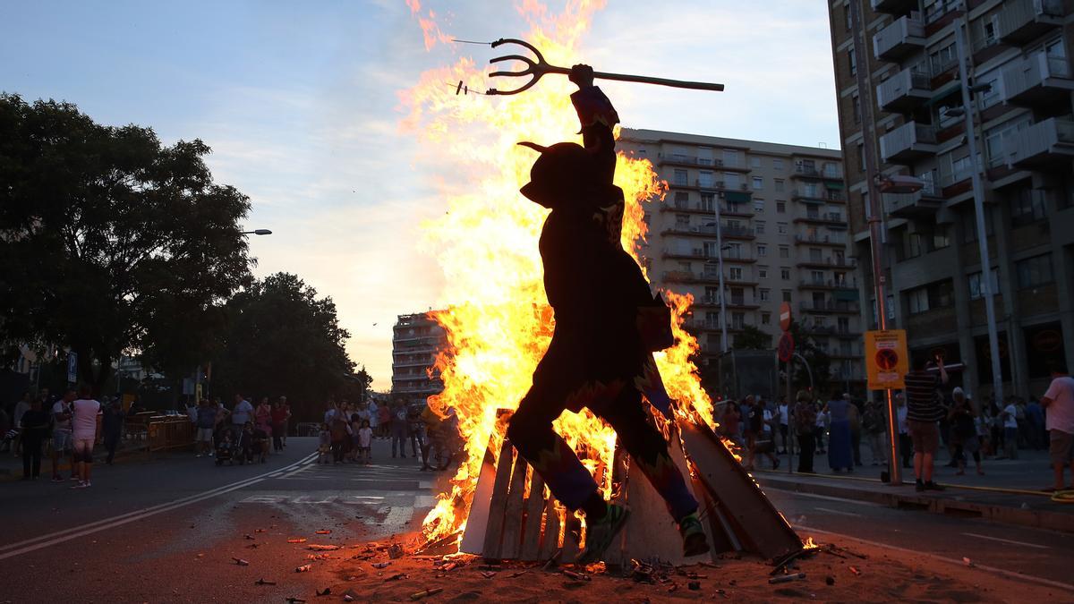  Hogueras callejeras: el básico de Sant Joan.